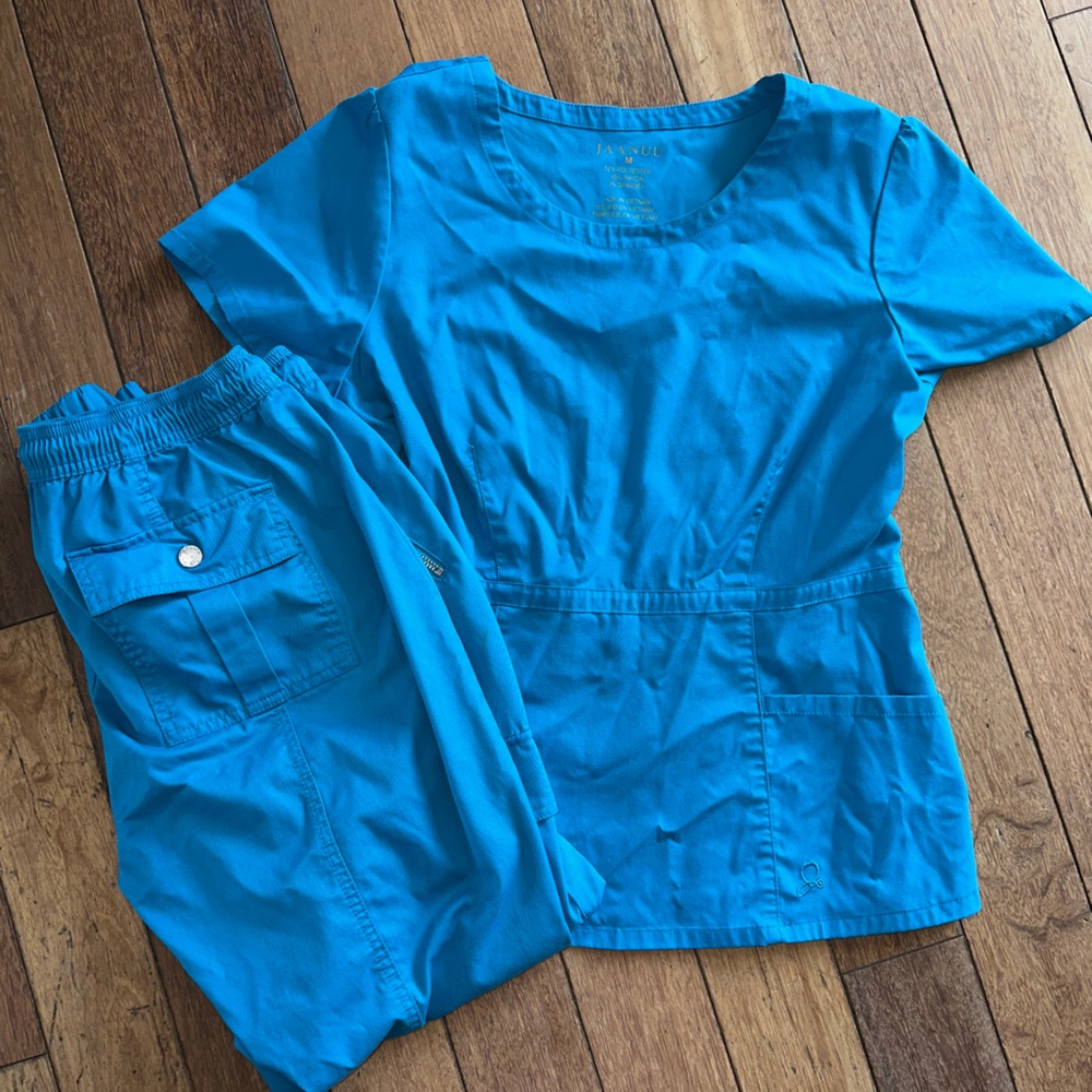 Jaanuu ladies scrub set- medium jogger style